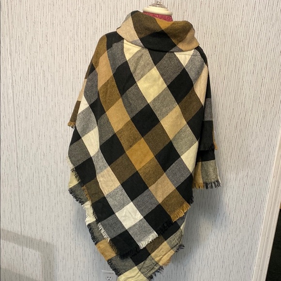 Women's Sonoma  Goods  For Life  Buffalo Plaid Print Toggle Poncho Fits XL NEW - Picture 3 of 9